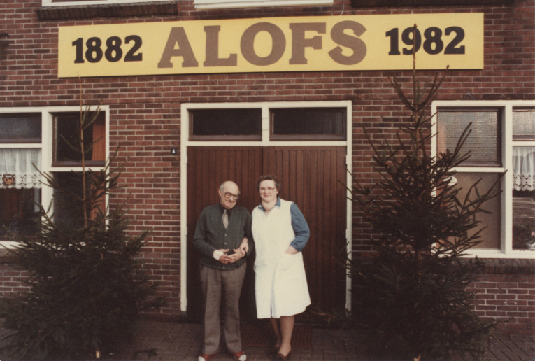 Bestand:100 jaar café Alofs.jpg