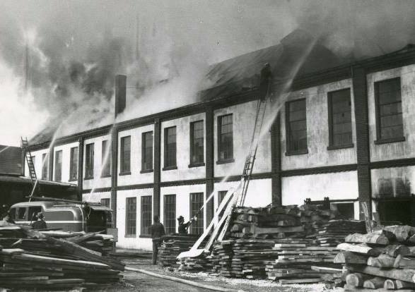 Bestand:Brand borstelfabriek2.jpg