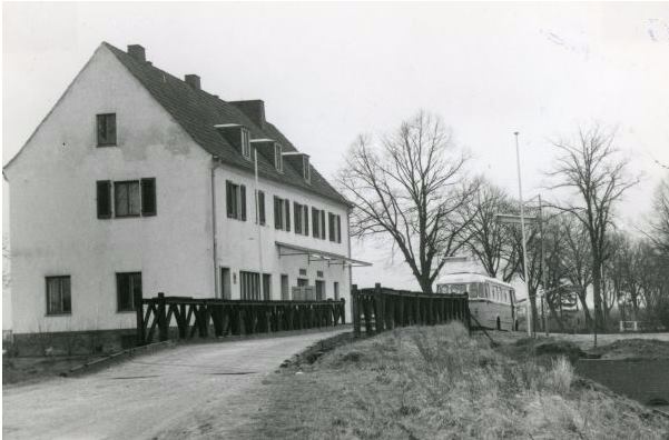 Bestand:Brug wetering na 1945 2.jpg