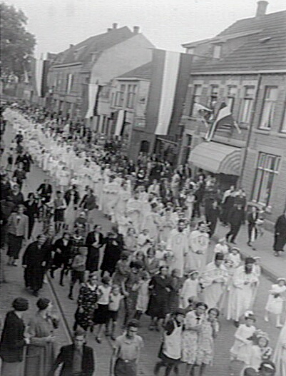 Bestand:De Intocht in 's-Heerenberg.jpg