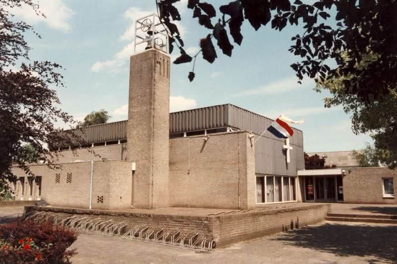 Bestand:Emmaus met klokken.jpg