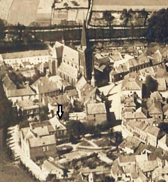 Bestand:Gasthuis met meisjesschool 1927.jpg