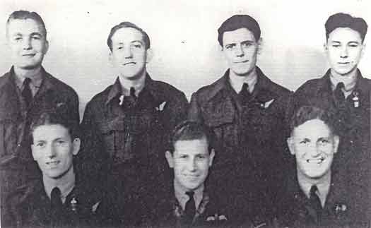 Bestand:George Kelly en bemanning.jpg