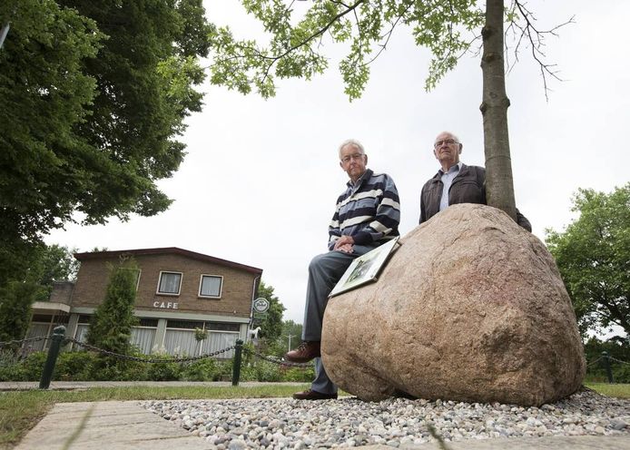 Bestand:Gerard Donderwinkel en Theo Dahlhaus 2020 in Baak.jpg