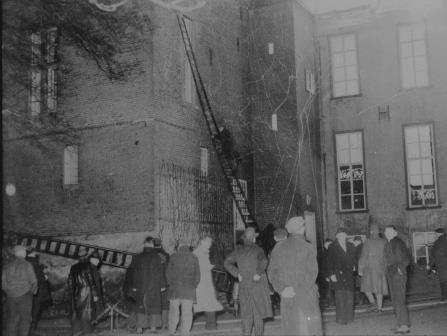 Bestand:Huis Bergh brand 6 kl.jpg