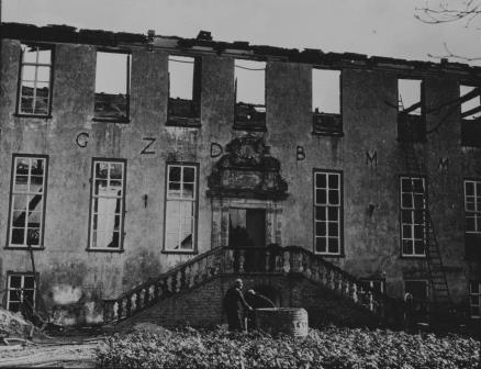 Bestand:Huis Bergh brand 9 kl.jpg