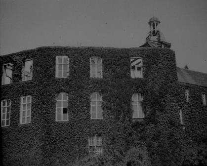 Bestand:Huis Bergh na de brand 4 kl.jpg