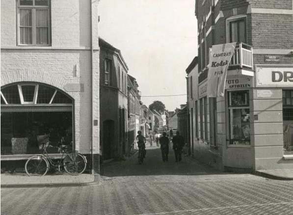 Bestand:Ingang klinkerstraat.jpg