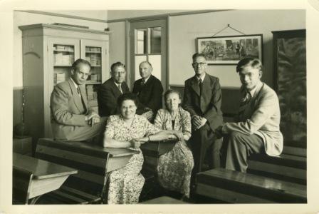 Bestand:Onderwijzend personeel ouder.jpg