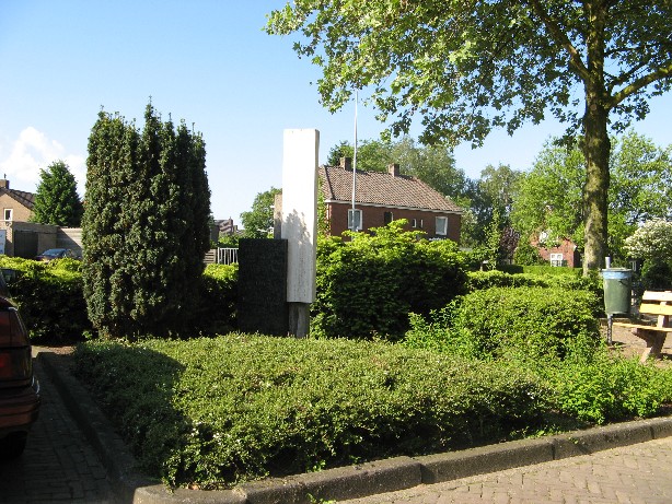 Bestand:Oorlogsmonunent Beek.jpg