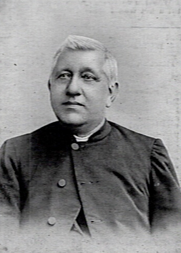 Bestand:Pastoor Bluemers.jpg