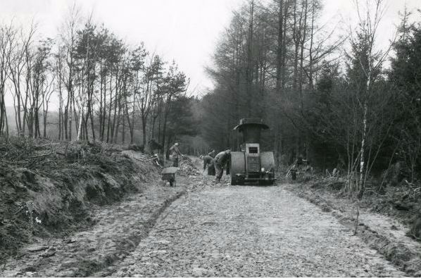 Bestand:Verbetering weg Stokkum - Elten begin jaren 50.png