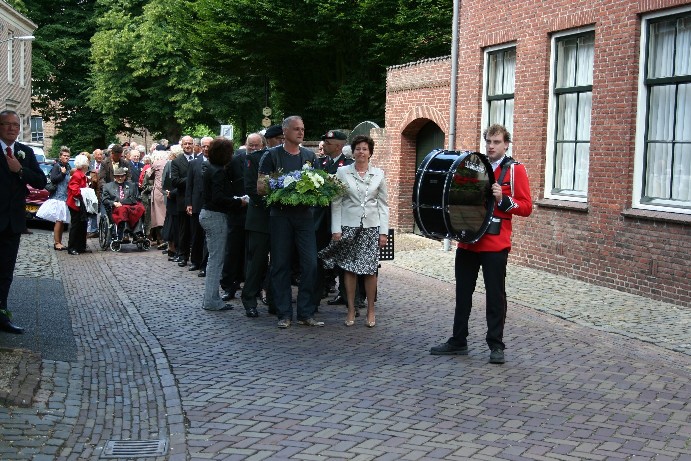 Bestand:Veteranendag 2008 aanvang stille tocht.jpg