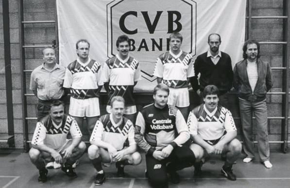 Bestand:Zaalvoetbal bank.jpg