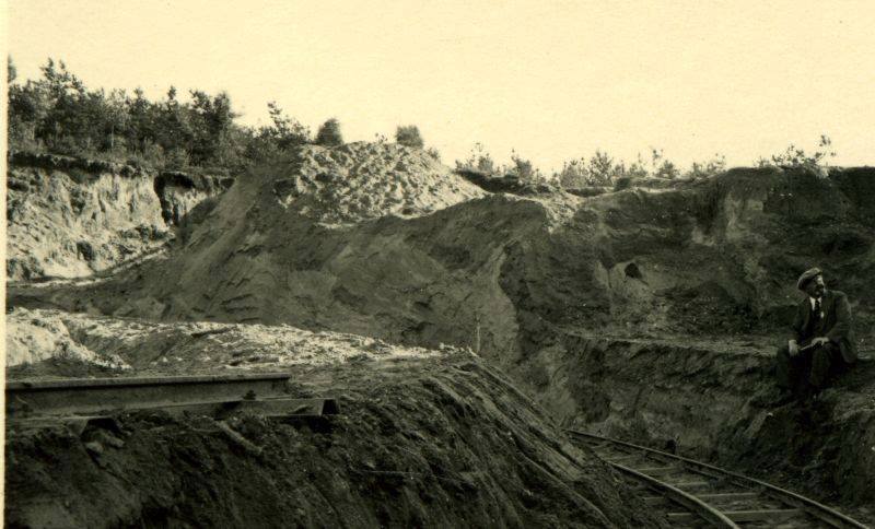 Bestand:Zandgat Beek met meester Vermeulen.jpg