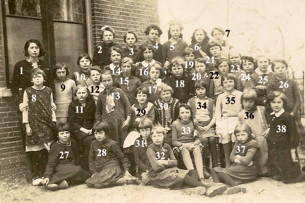 Zeddam Klassefoto Zeddam 19 SCHOOLPLAAT nrs SCHLEEDOORN ZEDDAM 0039.jpg