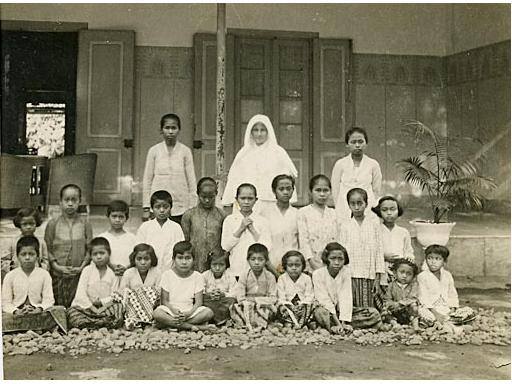 Bestand:Zuster Agnesia.jpg