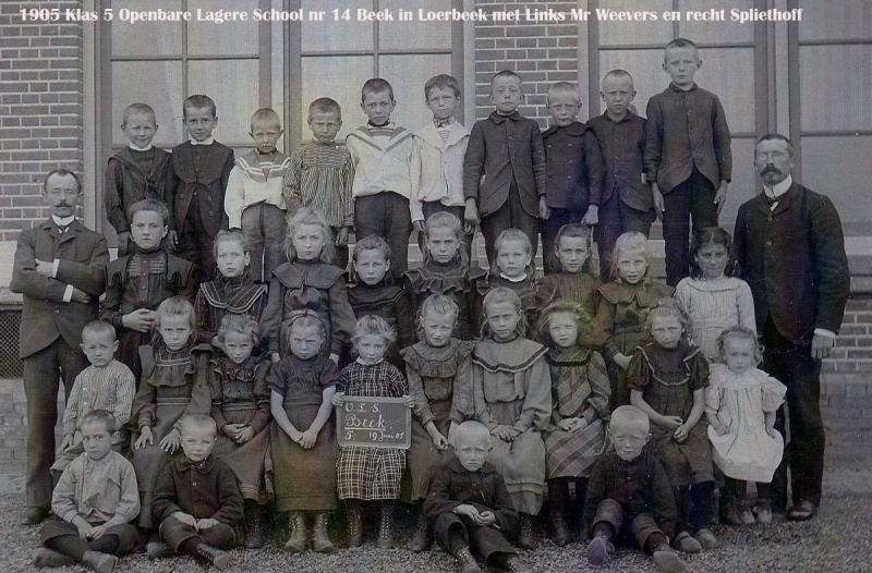 Bestand:1905 klas 5 links Mr Weevers en r Spliethoff.jpg
