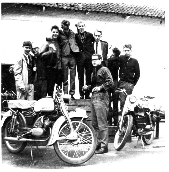 Bestand:1965 Notekrakers in Spekholzerheide.jpg