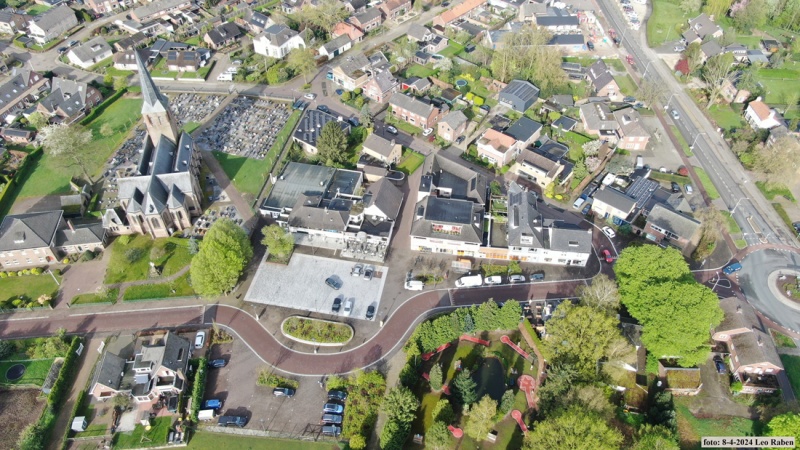 Bestand:2024 Kerk coop parkeerplaats rotonde1.JPG