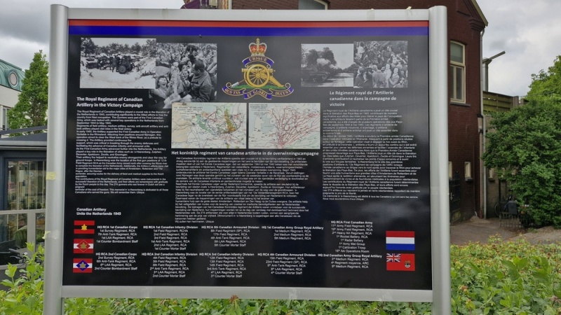 Bestand:4 De door de Canadese geschonken plaquette voor alle 284 gesneuvelde Canadese atilleristen..jpg