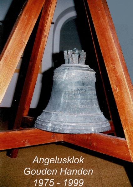 Bestand:Angelusklok van de paters Jezuiten in Gouden Handen tot 1999.jpg