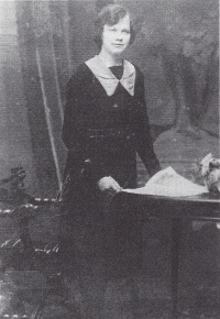 Anna Thus (1912-1936).jpg
