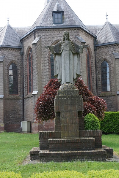 Bestand:Beek (Montferland) Heilig Hartbeeld Beek DSC00325 (3).JPG