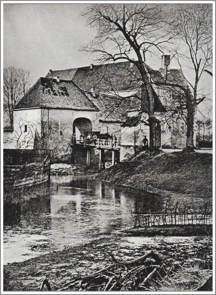 Bestand:Beide de poorten met brug, eind 1800, foto 64 schilfgaarde.jpg