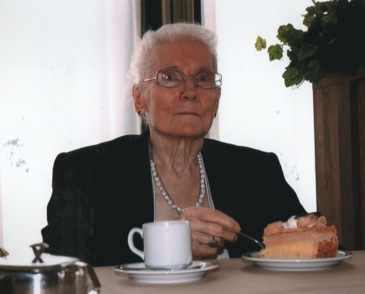Bestand:Bertha Gasseling op haar 90e verjaardag.jpg