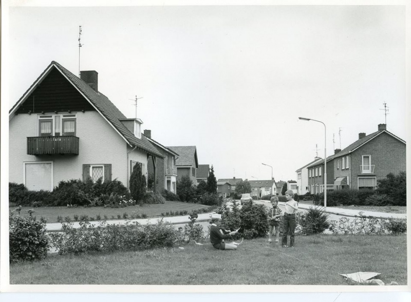 Bestand:Dr. J.H. van Heeklaan Marion Overgoor Hoedemaker .jpg