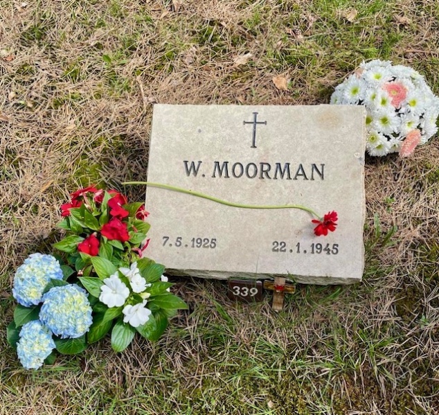 Bestand:Graf Wim Moorman Loenen 4 mei 2025 (3).jpg