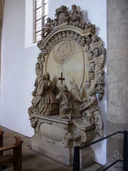 Bestand:Grafmonument abdis Maria Francisca I in Vreden.JPG