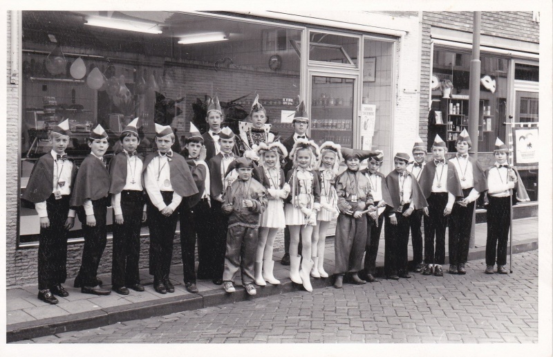 Bestand:Groepsfoto zwart wit.jpg