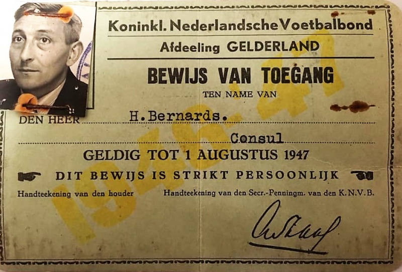 Bestand:H. Bernards Consul 1947 KNVB (2).jpg