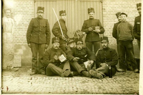 Hendrik Wennekes met sabel.jpg