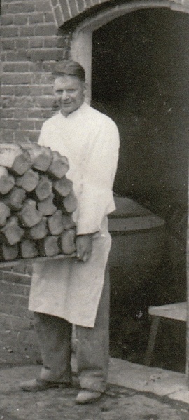 Bestand:Jan te Winkel bakker 1912-1986.jpg