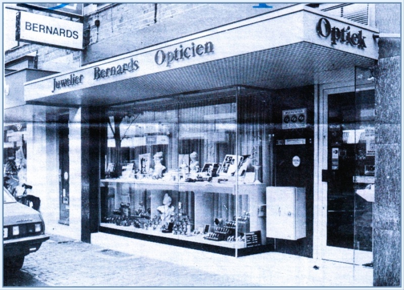 Bestand:Juwelier Optiek Bernards 25-10-1988 a.jpg