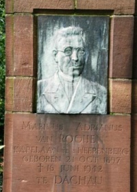 Kapelaan Van Rooijen monument.jpg