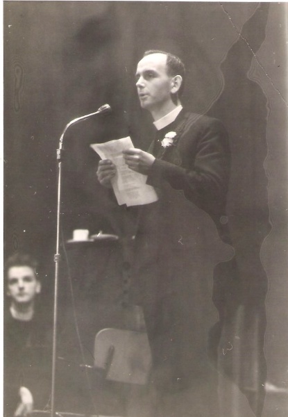 Bestand:Kapelaan Voskuilen 1960.jpg