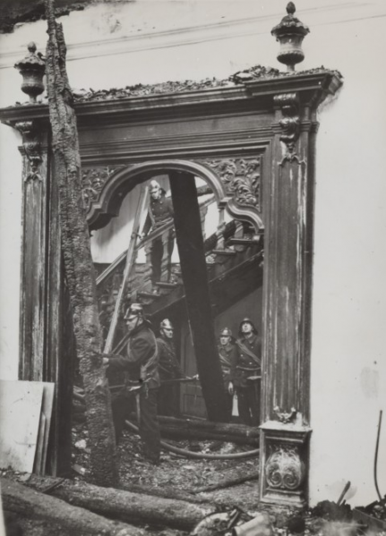 Bestand:Kasteel Huis Bergh net na de brand 1939.png