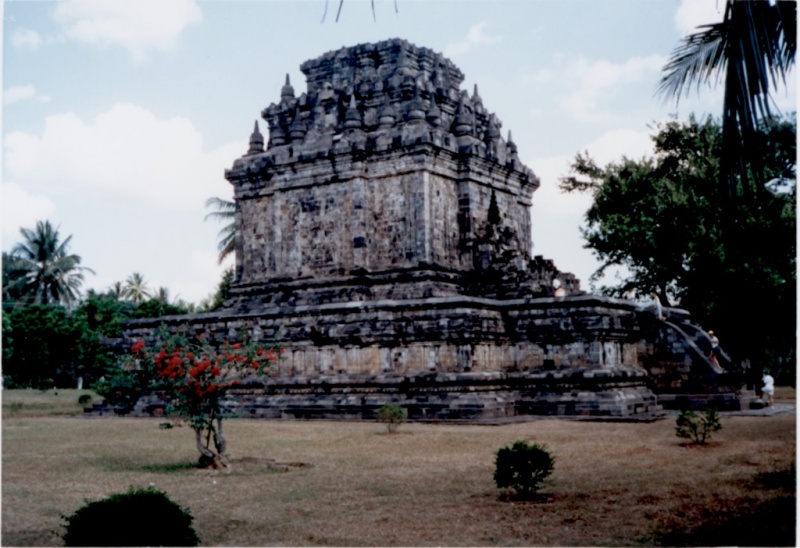 Bestand:MENDUTH TEMPEL JAVA .jpeg