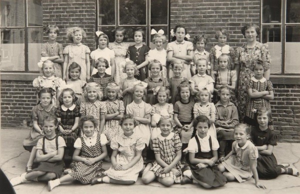 Meisjesschool klas 2 1952.jpg