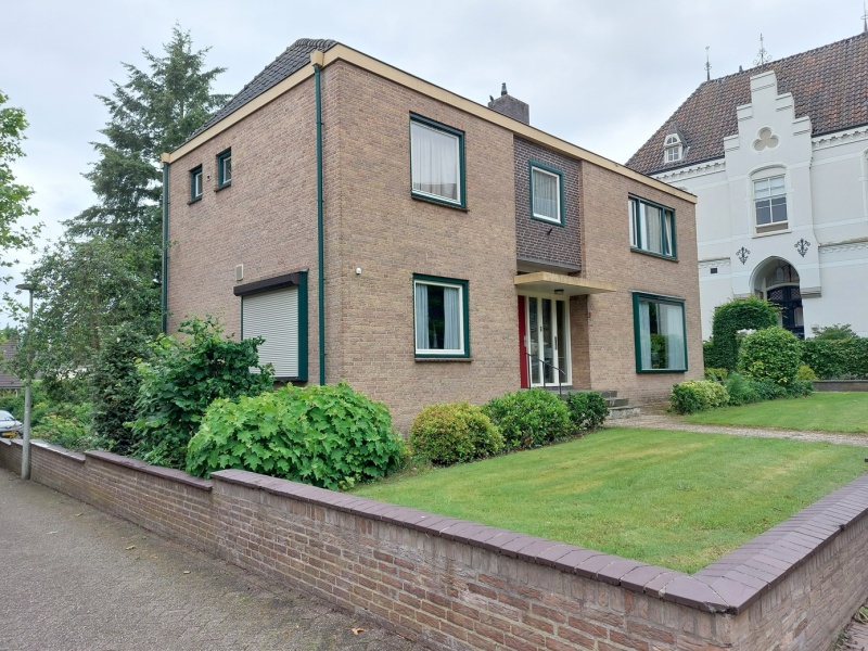 Bestand:Nieuwe pastorie Zeddam.jpg