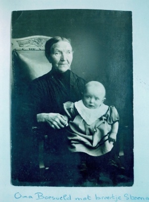 Oma Boesveld met broertje Steenakker.jpg