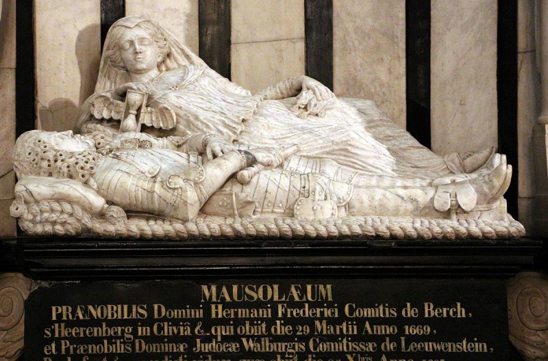 Bestand:Praalgraf HF vd Bergh Maastricht detail .jpg