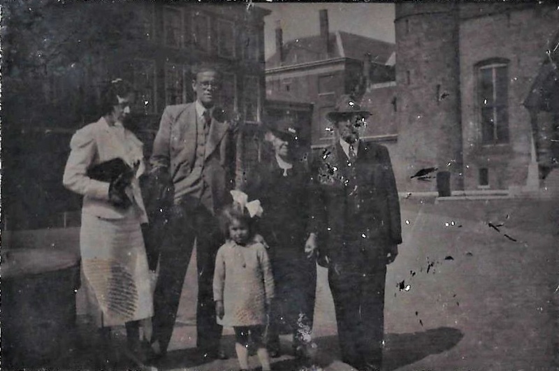 Bestand:Roosje Polak, David Michael Erich Bloemendaal, Helena Kamp, Mozes Bloemendaal, Reny Bloemendaal.jpg