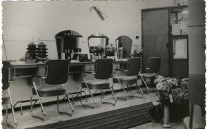 Salon 2(Medium).JPG