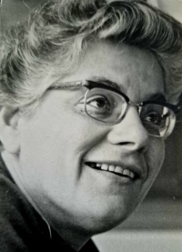 Sara Straus (1921-2008).jpg