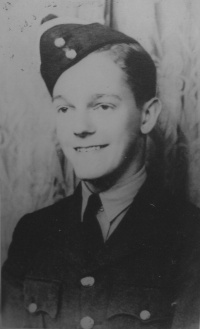 Sgt Ronald Victor Lawrence.jpg